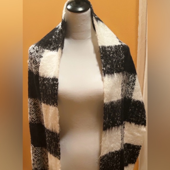 Victoria’s Secret | Women’s Black White Scarf Accessory - Picture 3 of 5